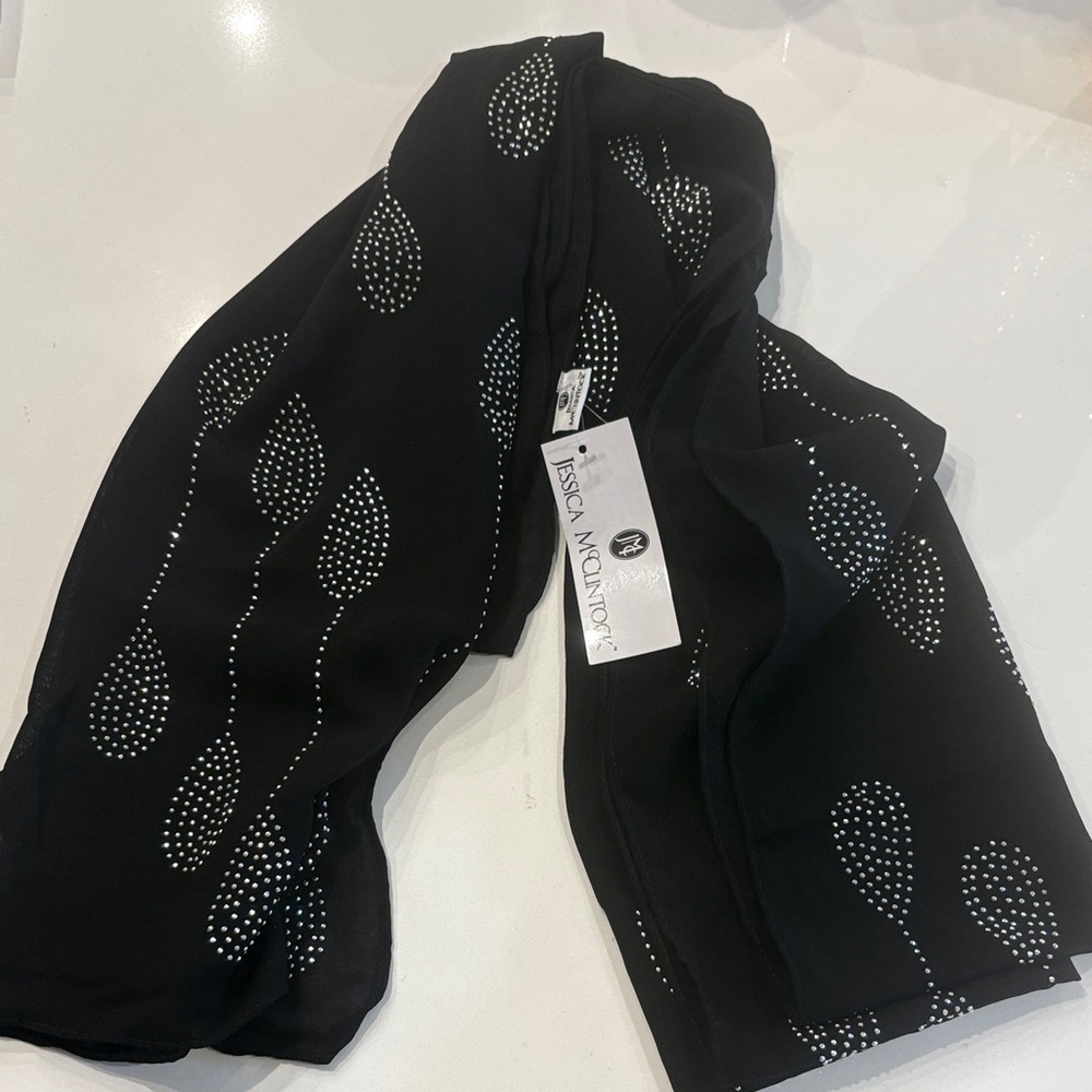 Jessica McClintock Black and White Leaf Pattern Scarf